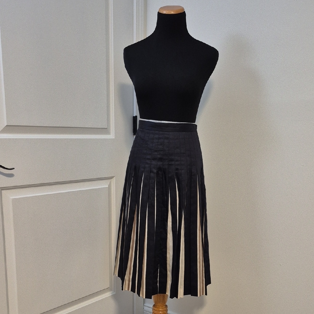 Elegant Black and White Midi Skirt with Peekaboo Pleats for Night Out